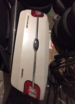 2011 Ford Taurus trunk