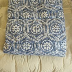 Twin Comforter Like New
