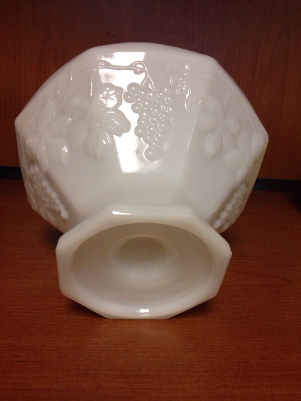 Anchor Hockin Milk Glads Fruit Bowl with grape design