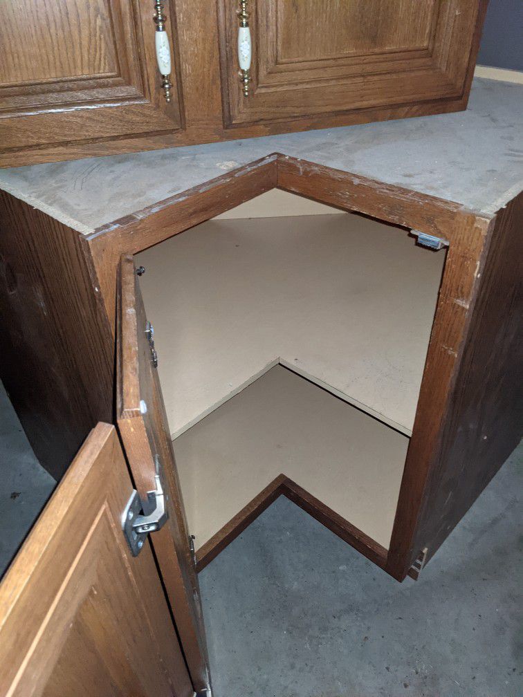 Kitchen Cabinets 4upper And 2 Base(Lazy Susan36" And Corner) Will Sell Them Separately For $40 Per Cabinet To