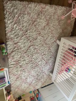 5 1/2ft by 71/2ft pink and white carpet make a offer