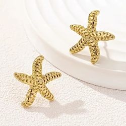Cute Gold Tone Starfish Stud Earrings 