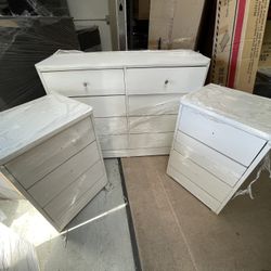 DRESSER WITH 2 NIGHTSTANDS PICK UP TODAY