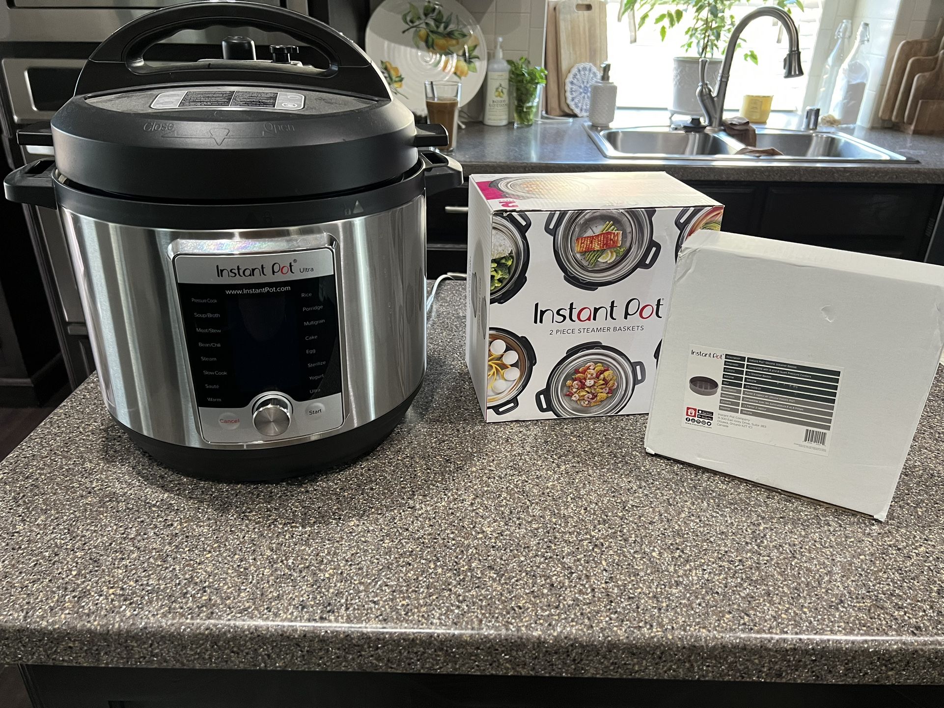 Like New 8 Qt Instant Pot Ultra And Accessories