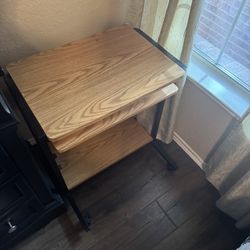 Computer 🖥️ Desk 25wx29ht