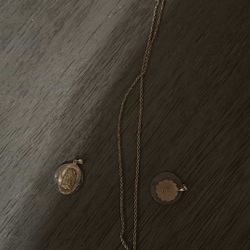 Gold Pendent And Gold Rope Chain 