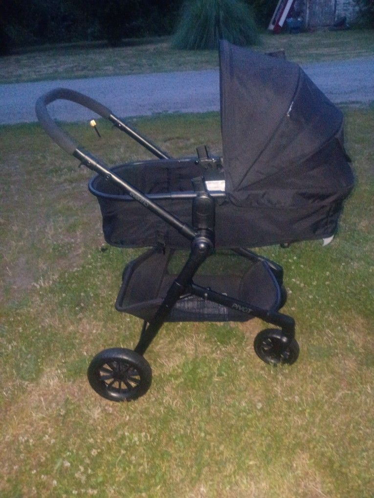 Evenflo Pivot Bassinet And Stroller