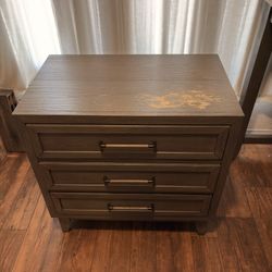 1 Nightstand