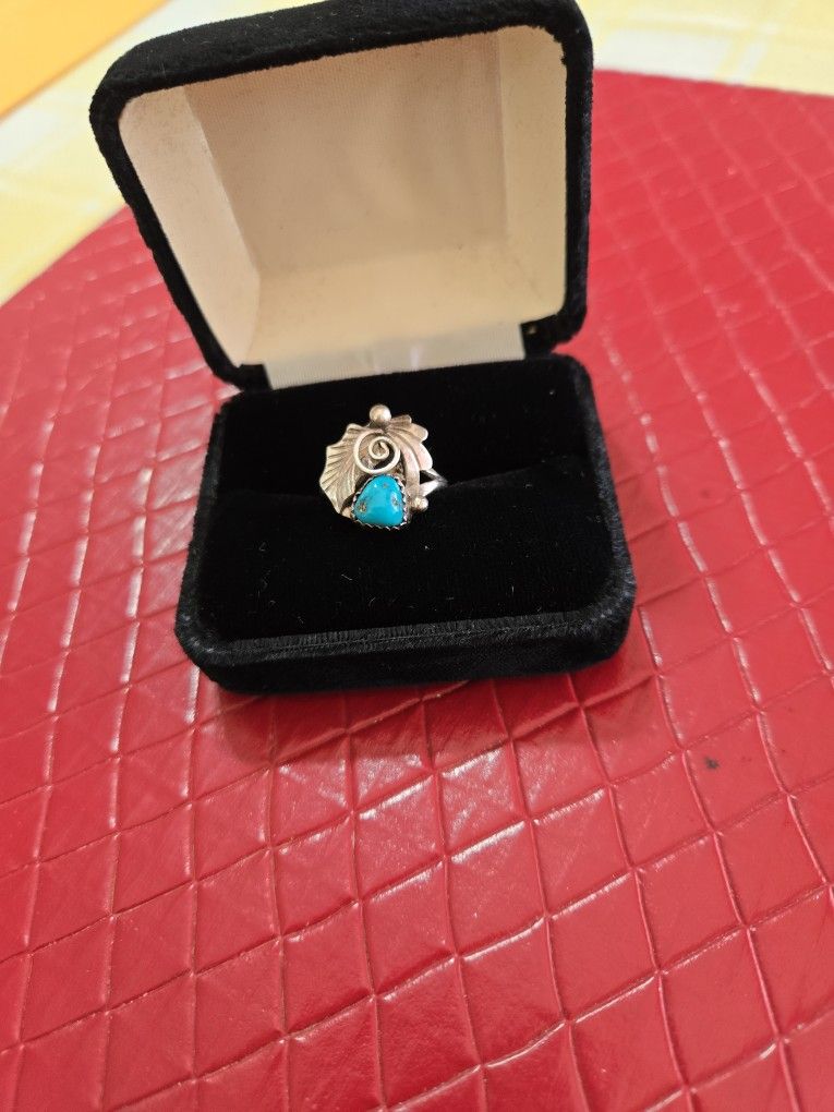 Beautiful  Silver Turquoise 925 Ladies Ring Size 6 1/2 - 7