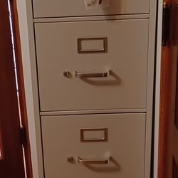 HON 4 drawer file cabinet with keys
