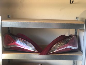 Pair of Hyundai Genesis Car Tail Lights
