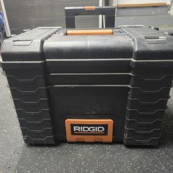 Ridgid rolling toolbox