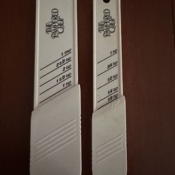 Pampered Chef Adjustable Measuring Spoons.