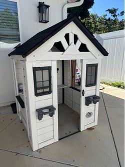 Kids Wooden Play house - Good Condition