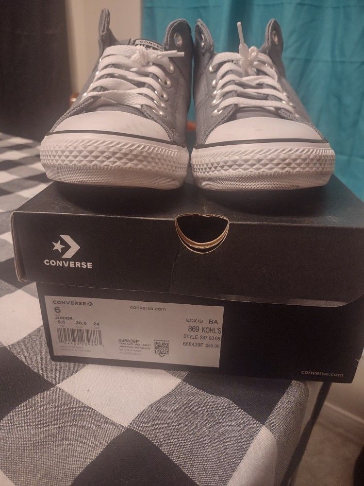 Size 6 Converse $20