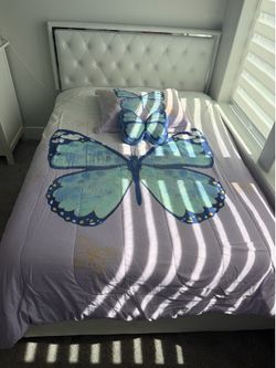 Butterfly Girl's , 3 Piece Twin / Full Size Comforter Set Bedding