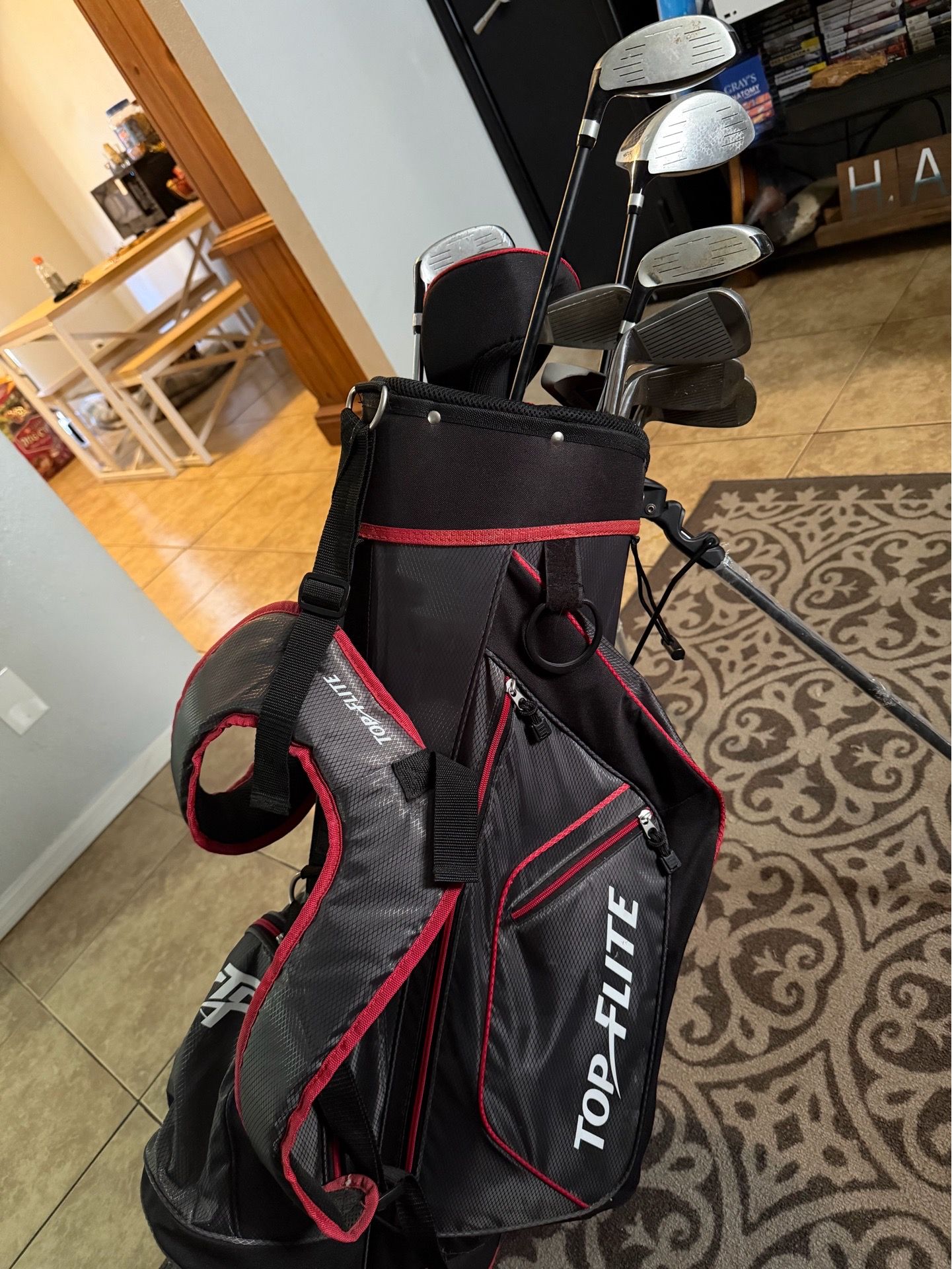 Full set right handed golf clubs and bag