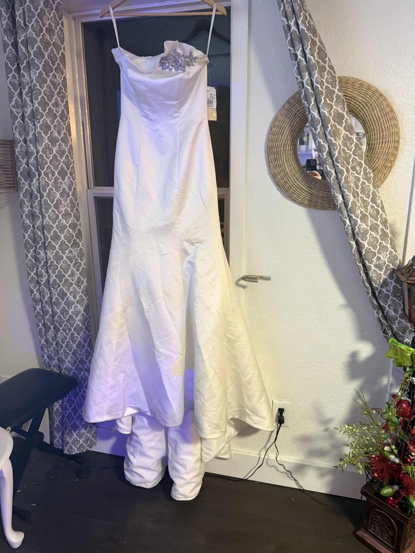 New w/ Tags: Galina Signature Wedding Gown (Orig. $750) - Size 4