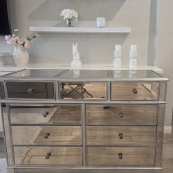 Beautiful Pier1 Imports Mirrored Dresser. Used, in very good condition. 
No Cracks!

52"L x 21"D x 36"H 

$295

