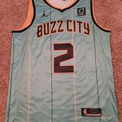 Brand NEW LAMELO BALL JERSEY XL & XXL 50$