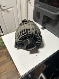 Used 2000-2006 Cadillac Tahoe Yukon Bosch Alternator