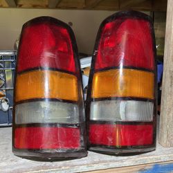 2004 GMC Sierra Tail Light