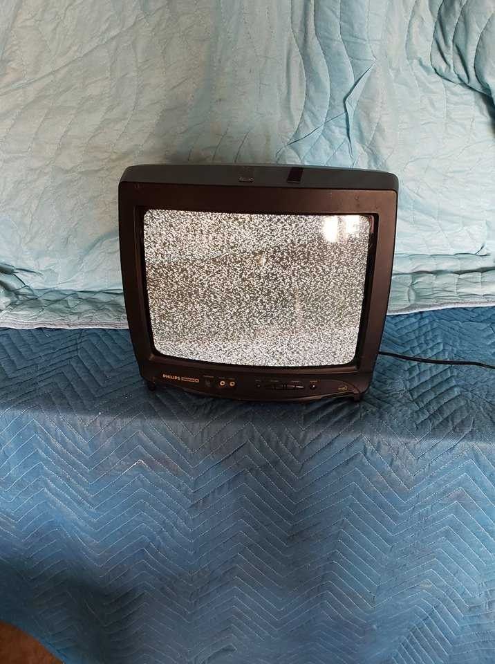 PHILIPS SMALL COLOR 13" TV WITH REMOTE FOR CAMPER BOAT SEMI TRACTOR