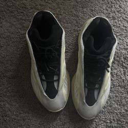 Yeezy Shoes