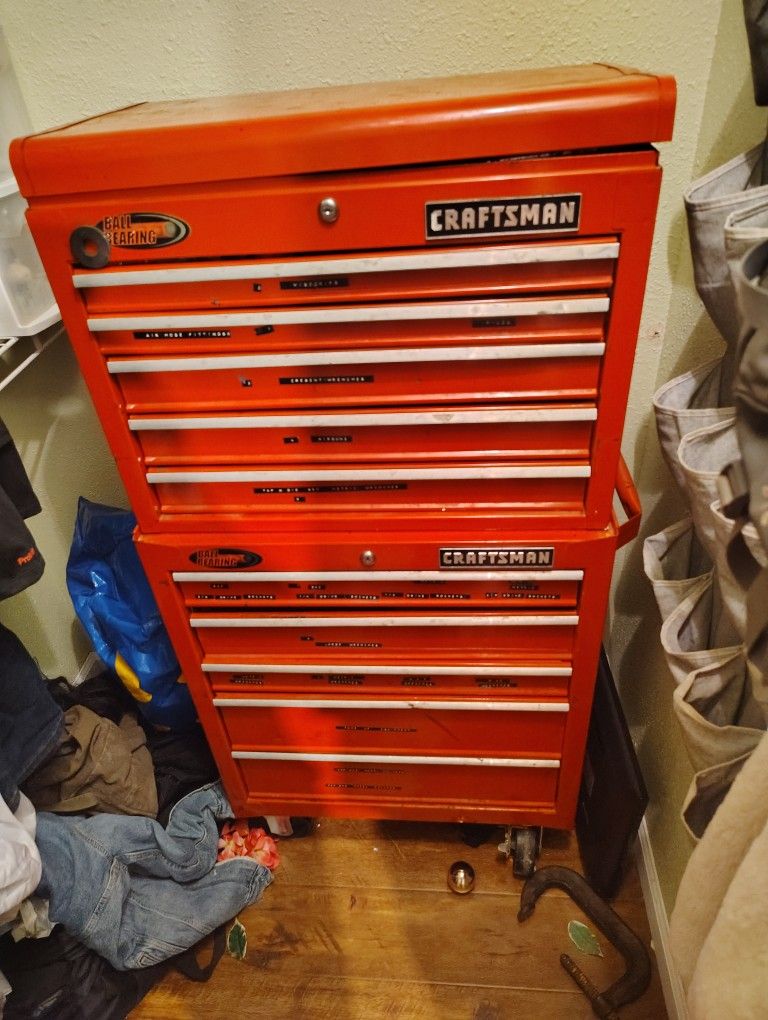 Craftsmen Rollaway Tool Box Full Of Tools
