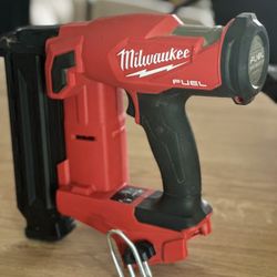 Milwaukee M18 18 GA Brad Nailer (TOOL ONLY) 