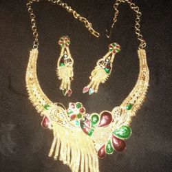 Beautiful Gold Plated Ladies Jewelry Set.