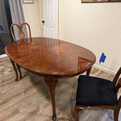 6 Seat extendable dinning table