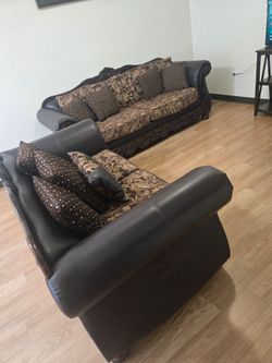 Beautiful brown leather 2 piece couch🌷