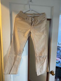 Casual versatile khaki slim-fit trousers Size: 28 (165/70A) Material: 100% cotton In good condition, with no obvious flaws Classic khaki color, highly