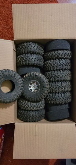 Axial ripsaw 2.2" RC tires