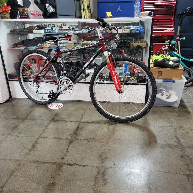 Trek Mountain Carbon 26,,Bike Original Good Condition Everything Works Fine