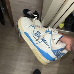 LV SNEAKERS