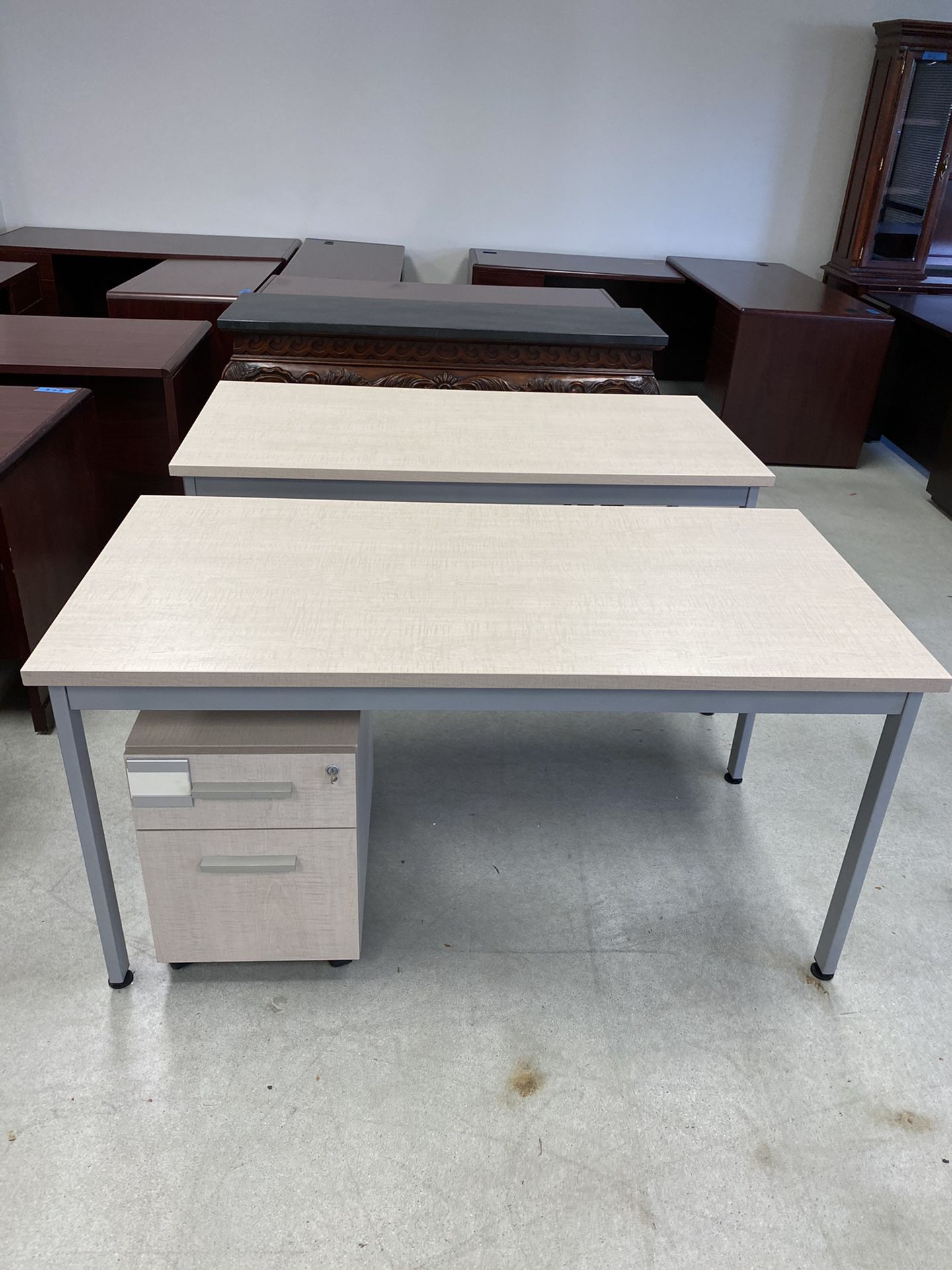 5 foot table desk with rolling file with key