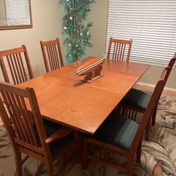 Gorgeous Dining Table & 6 Chairs