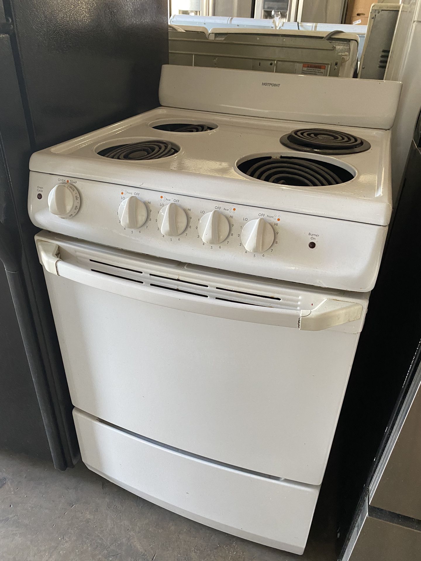 Hotpoint Small Stove Electric 24”W for Sale in Phoenix, AZ - OfferUp