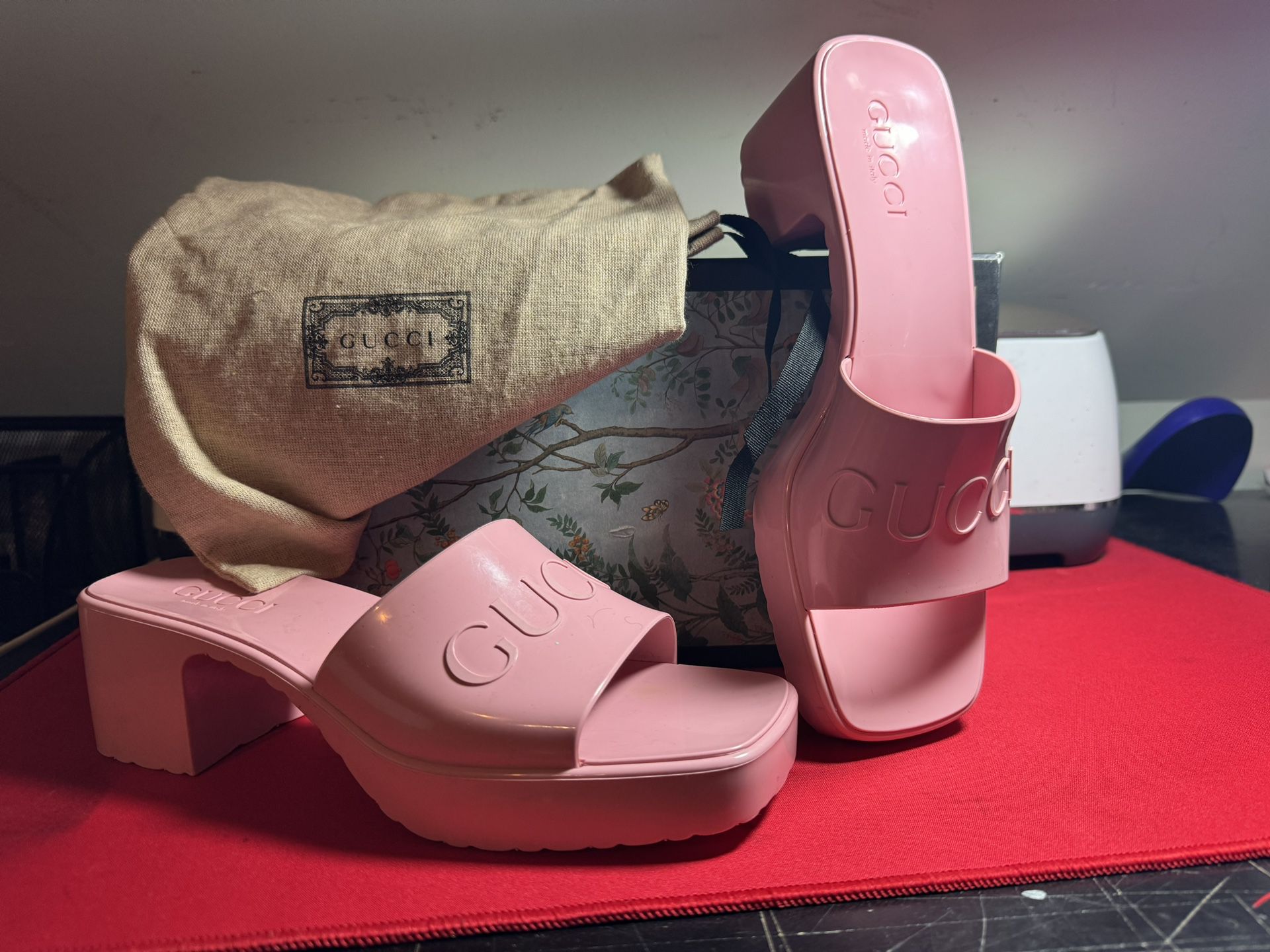 Gucci Women's Pink Rubber Platform Slide Sandals Shoes Size 37 / 7