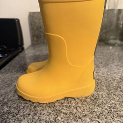 Rain boots size 5T