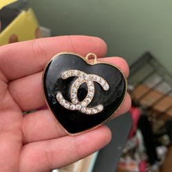 Pendant And 2 Lipgloss