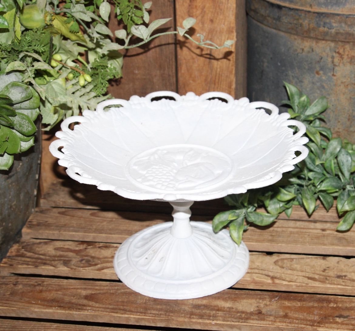 HEAVY Ornate VTG White Shabby Chic Cast Iron Pedestal Decor Dish