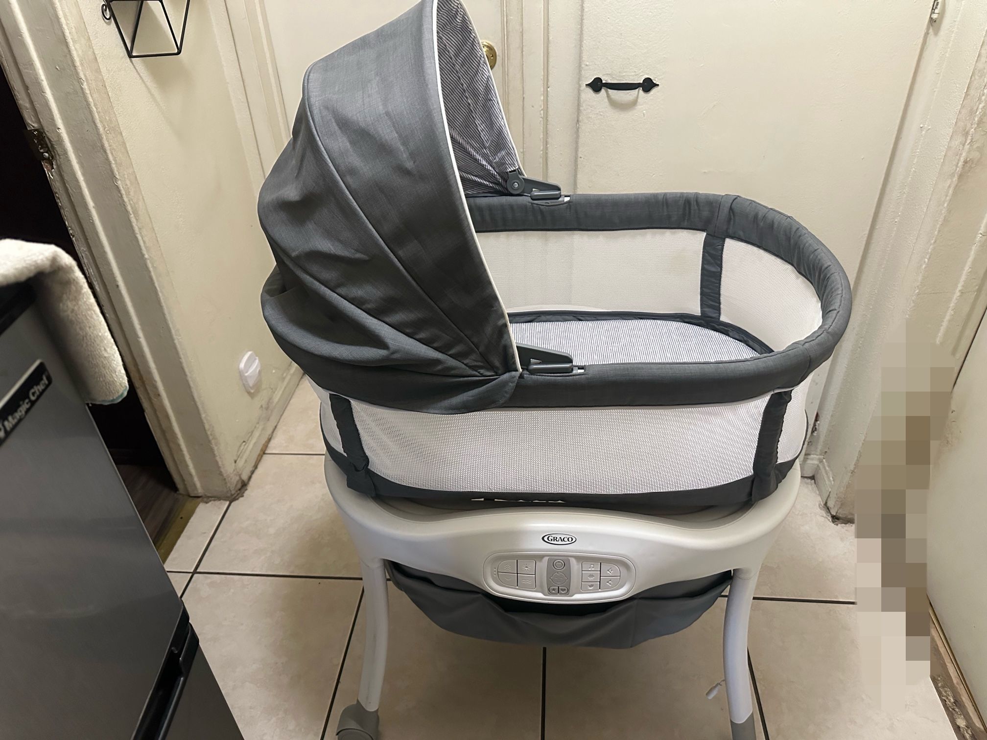 Graco Sense2Snooze Bassinet with Cry Detection Technology