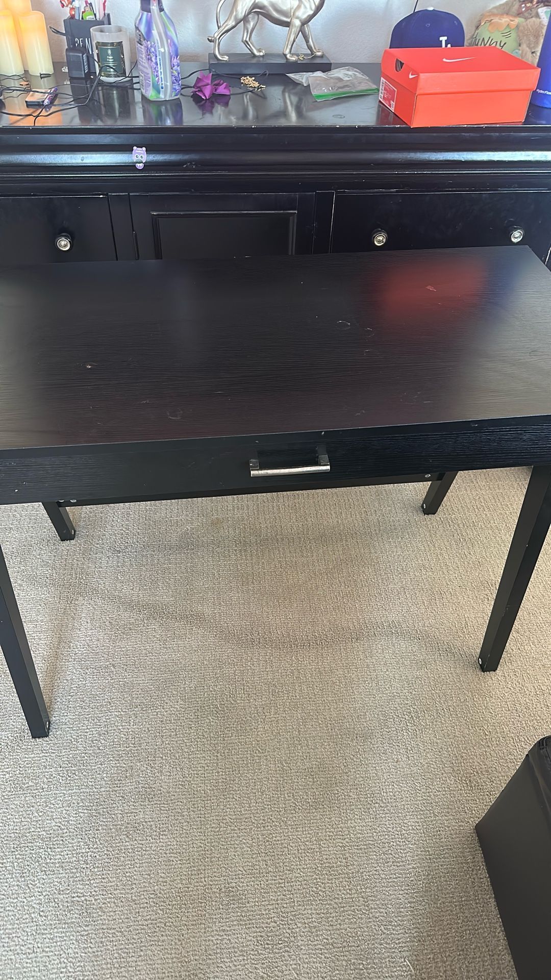 Black Desk