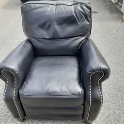 EUC BarcaLounger Black Manual Recliner w Studded Detail on Front Arms