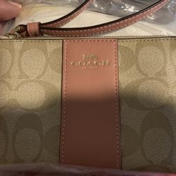 COACH CORNER ZIP WRISTLET IN SIGNATURE CANVAS