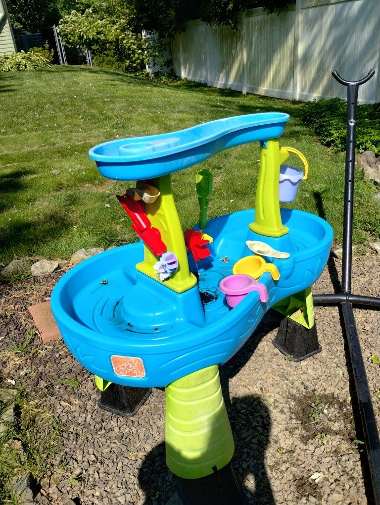 Step2 Rain Showers Splash Pond Water Table