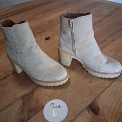 Woman's Boots 
